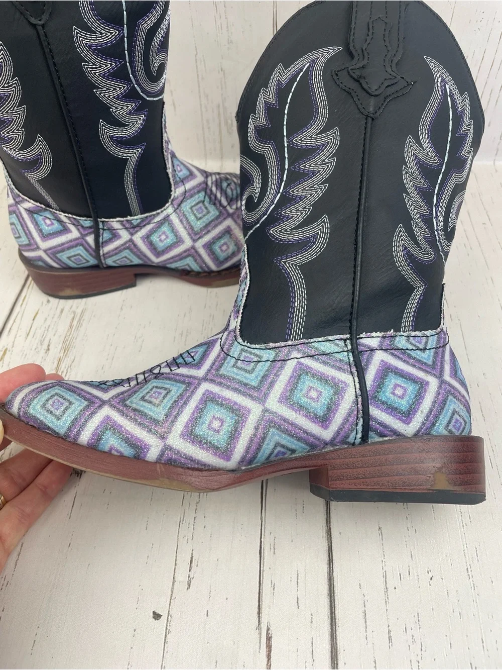 Roper girl’s glitter